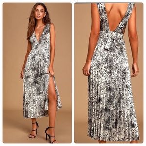 Lulus Lush NWT Stay Wild Leopard Pleated Dress Sz S
